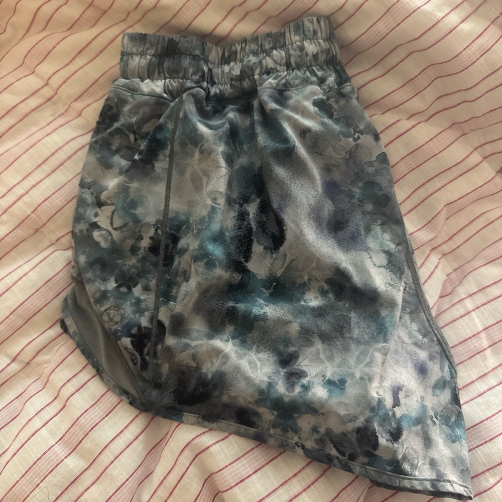 Lululemon Athletica Blue and Gray Patterned Skirt